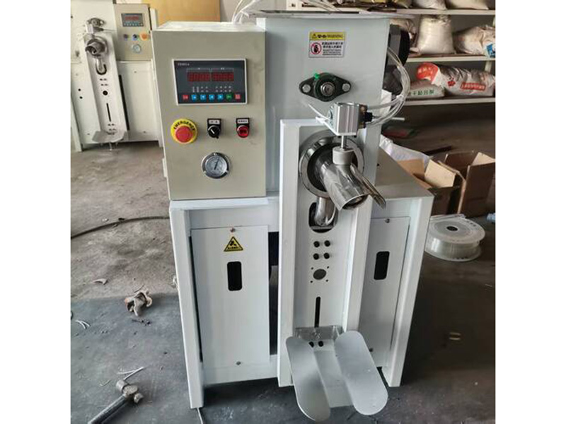 超細粉：螺桿式包裝機